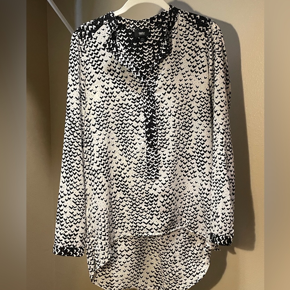 XS loose fit blouse, will cover your bum.